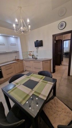 Продам 1 комнатную ЖК Радужный с большой лоджией 10м.кв.Супер цена! - фото 1