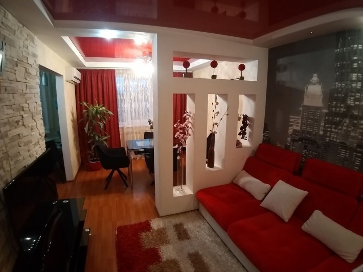 Продам трикімнатну квартиру - фото 1