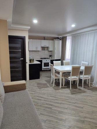 Продам квартиру в місті Красилів - фото 1