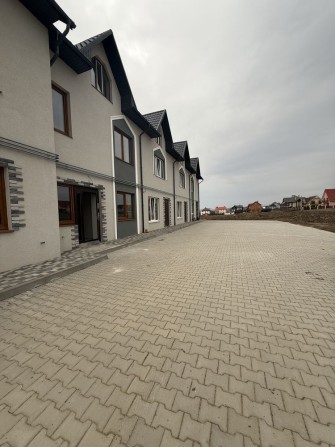 Продається сучасний таунхаус у селі Годилів, поруч із містом Чернівці - фото 1