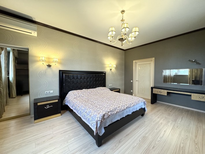 Продаж 3К квартири 131 кв.м. в ЖК Бізнес-классу по вул. Солом'янська 15а - фото 1