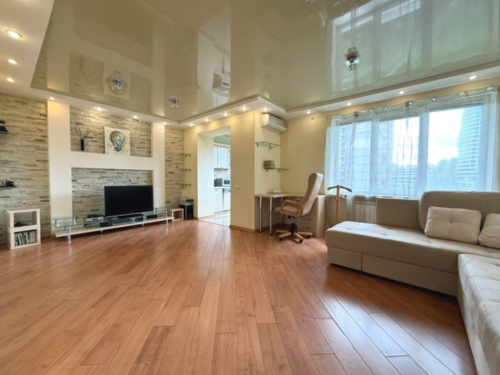 Продаж 1 кімнатної квартири. Печерський район, вул. Старонаводницька, 8а - фото 1