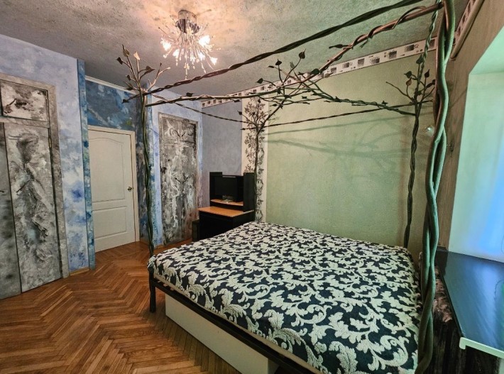 Продається простора 4 кімнатна квартира за адресою: вул. Тульчинська 7, Подільський район, масив Кур - фото 1