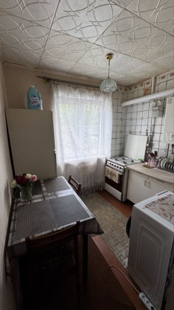 Продам 2-к квартиру 50 кв/м — житловий стан, індивідуальне опалення! - фото 1