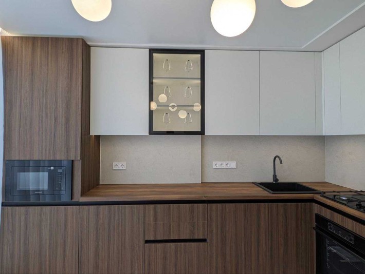 Продам квартиру в новобудові з дизайнерським ремонтом - фото 1