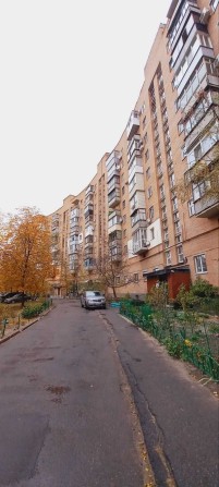 Поділ 2к квартира з просторою кухнею, середній поверх! - фото 1