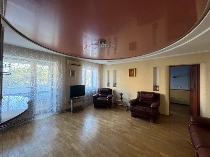 Продам 2-кімнатну квартиру в центрі! - фото 1