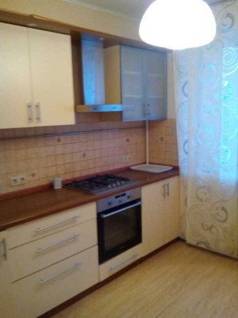 Продам ДВОХ ЧЕШКУ, КОМАРОВА (Скальда), ПАРК ЖОВТНЕВИЙ, меблі! техніка! - фото 1
