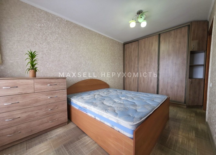 Продам 2-кімнатну квартиру 56 м² в цегляному будинку - фото 1