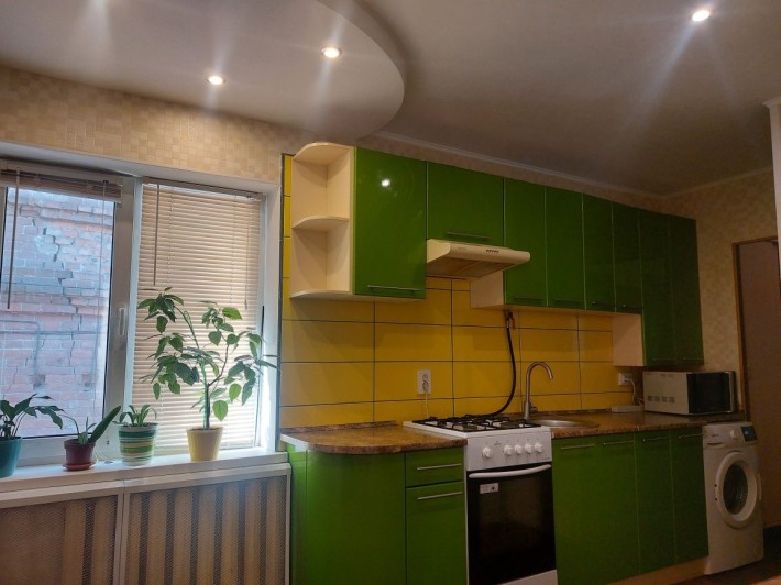 Продам 1 кімнатну квартиру в центрі з ремонтом - фото 1