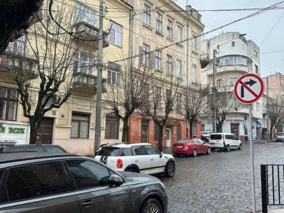 Продаж 1кім квартири без ремонту ЦЕНТР Черновцы