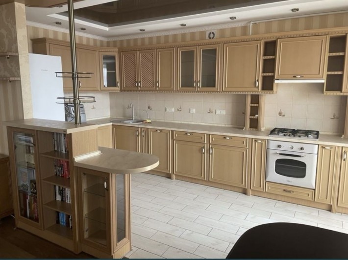 Продаж 3-ри кімнатної квартири Центр, Соборності - фото 1
