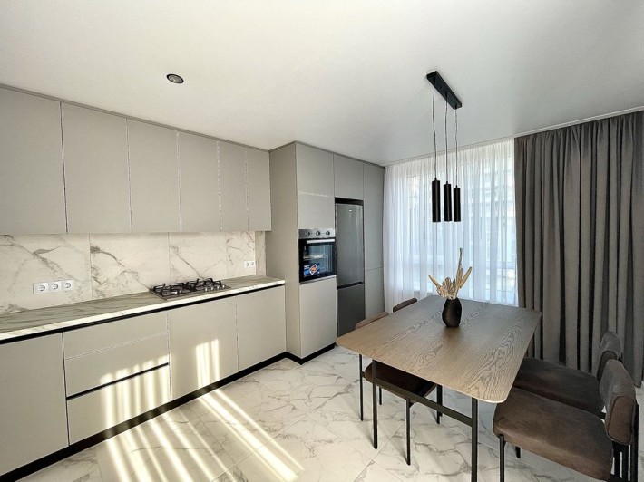 Продаж 2 кімн.+ кухня-вітальня, 84 м.кв. центр, парк … - фото 1