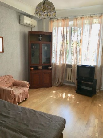 Продаж 2х кв сталінка, Центр, вул.Ю.Матвійчука - фото 1