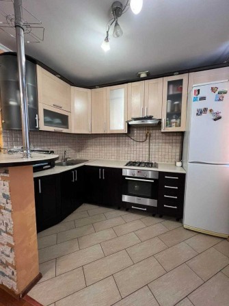 Продам 3К квартиру з ремонтом в цегляному будинку - фото 1