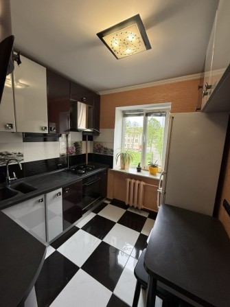 Продам 1 км квартиру в центрі - фото 1
