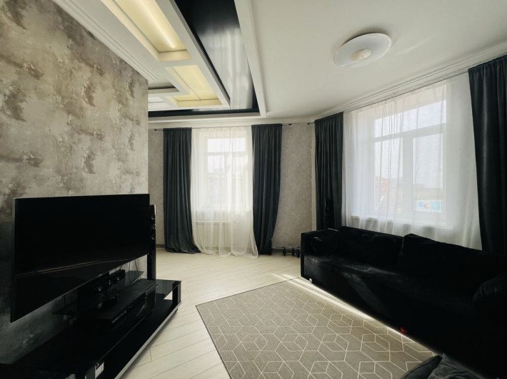 Продам ексклюзивну видову квартиру в центрі міста. - фото 1
