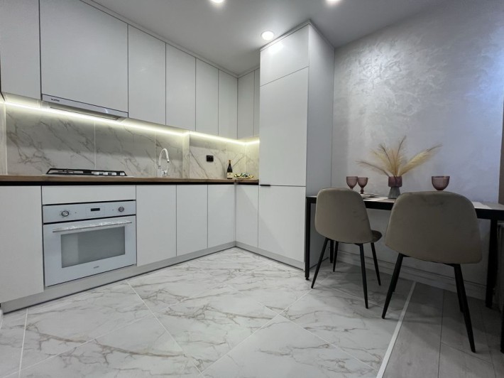 ТЕРМІНОВО Продам 2 кімнатну квартиру в новому ЖК - фото 1