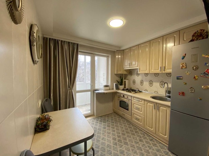 Продам 2 кімнатну квартиру, з сучасним ремонтом !!! - фото 1