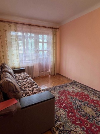 Продам 2-кімнатну квартиру по вулиці Степана Бандери - фото 1