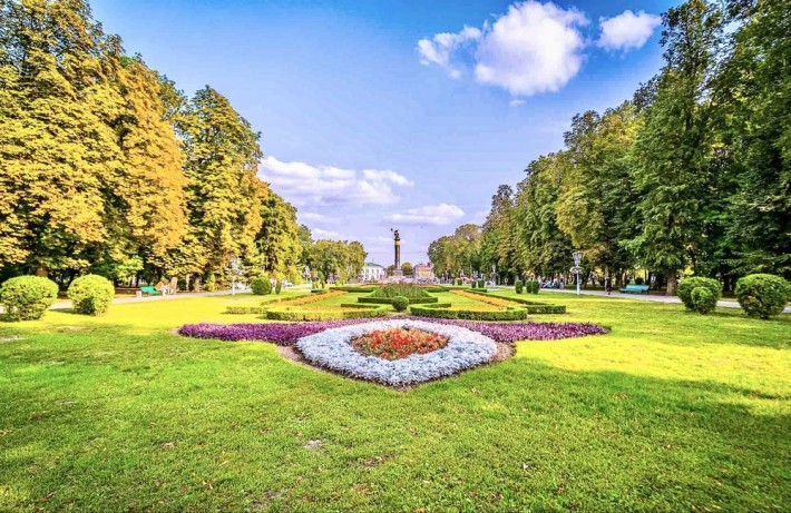 Центр 3- кімнатна квартира з гарним розташуванням ! - фото 1