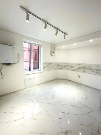 Продам 2-кімнатну квартиру в центрі, царський будинок - фото 1