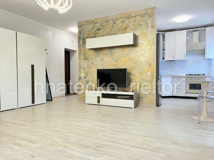 Продаж 1к квартира, Центр, вікна на театр Гоголя, 43м2 - фото 1