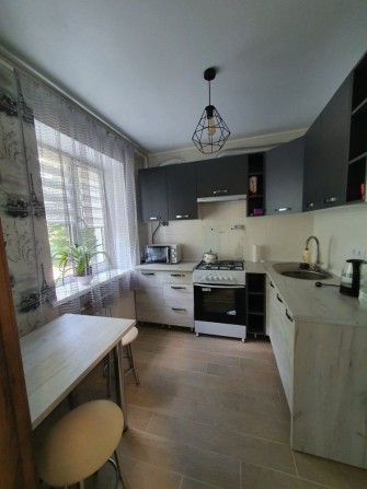 Продаж 3к в центрі близько парку і озера - фото 1