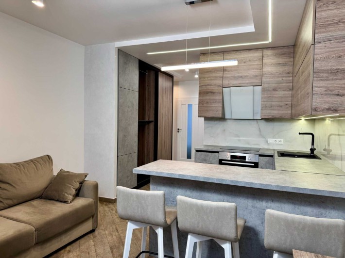 Продам квартиру спальня+кухня-студія, 12 школа, ремонт, меблі, техніка - фото 1