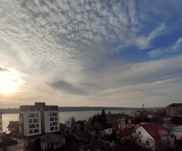 Затишна квартира з видом на озеро в новобудові на Новому Світі - фото 1