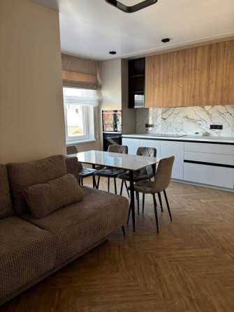 Продам 2-кімнатну квартиру зі стильним ремонтом - фото 1