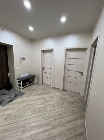 2-кімнатна квартира в НОВОБУДОВІ з МЕБЛЯМИ - фото 1