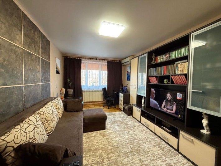 Продаж 3-кімнатної квартири в м. Ужгород, вул. Заньковецької - фото 1