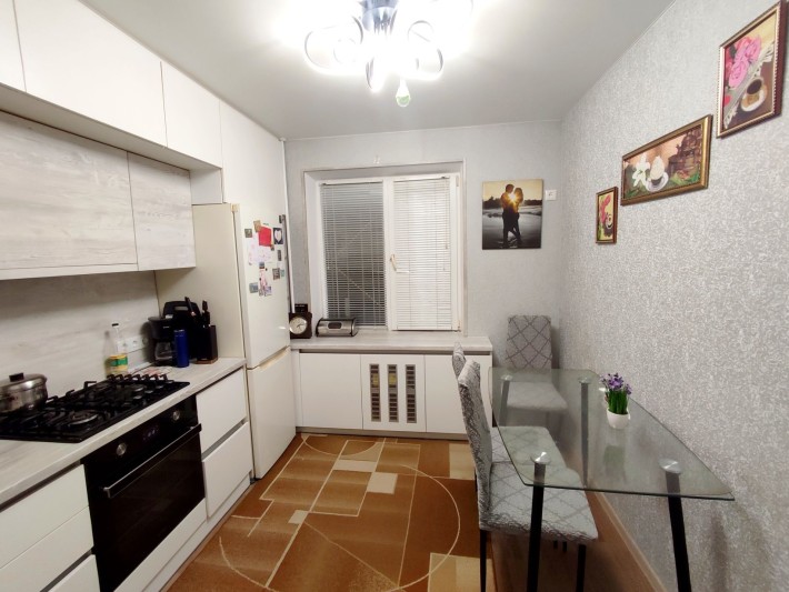 Продам 4к.квартиру з ремонтом на 1поверсі вул.ЗСУ біля ринку - фото 1