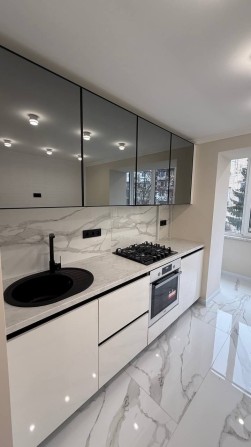 2-х кімнатна квартира вул.Скальда з дизайнерським ремонтом - фото 1