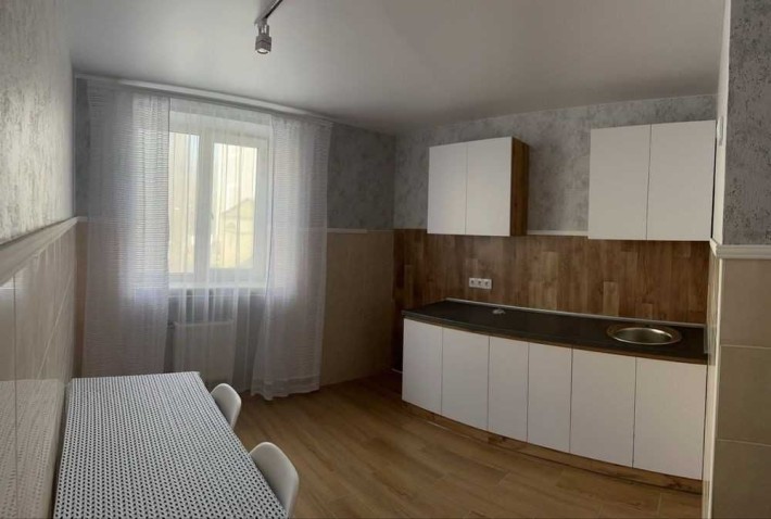 Продається квартира в тихому районі з розвиненою інфраструктурою \ - фото 1