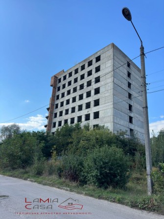 Продаж 9 поверхового будинку з ділянкою під ще 2 будинки - фото 1
