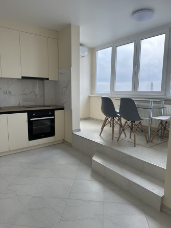 Продаж квартири з ремонтом у новобудові р-н Казбету - фото 1