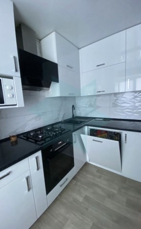 Продам 2 к квартиру 12 квартал,ТЦ Шинник - фото 1