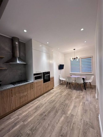 Продаж 2 кімнатної квартири з власним двориком - фото 1