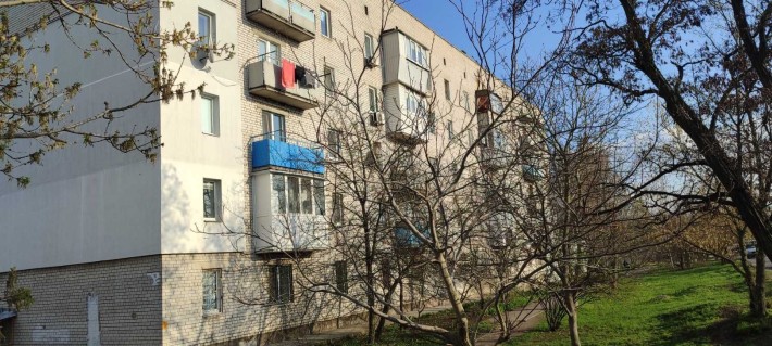 Продажа Своей 1 - к. кв. по ул. Новошкольная.92-44 - фото 1