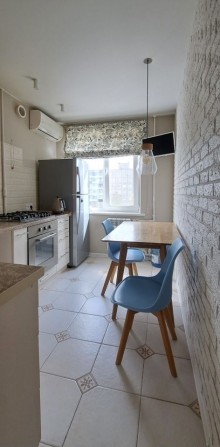 Продам 2 к квартиру  на Косиора. Капитальный ремонт. Мебель. Техника - фото 1