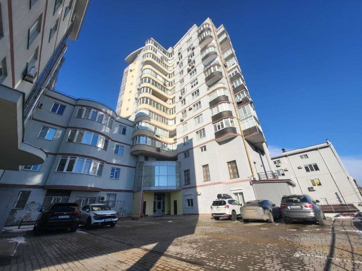 Продам квартиру по вул. Пирогова - фото 1