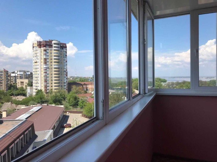 Продам  Видову квартиру в центрі. Смілянська 2/1 - фото 1