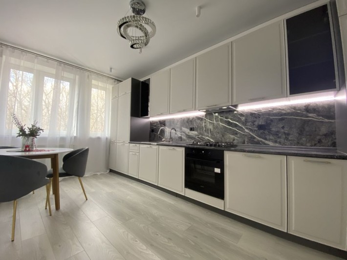 Продаж квартири з ремонтом - фото 1