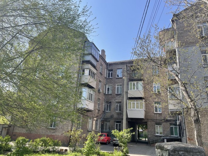 Продам 4 кімнатну квартиру - фото 1