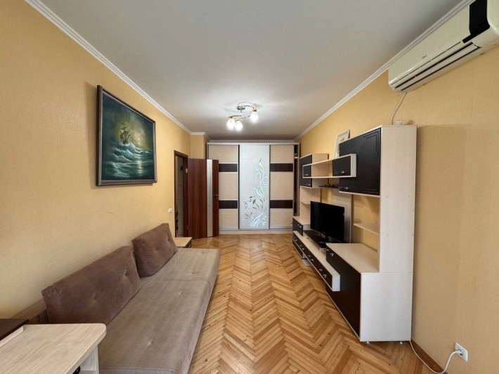 Продається квартира у цегляному будинку в центрі - фото 1