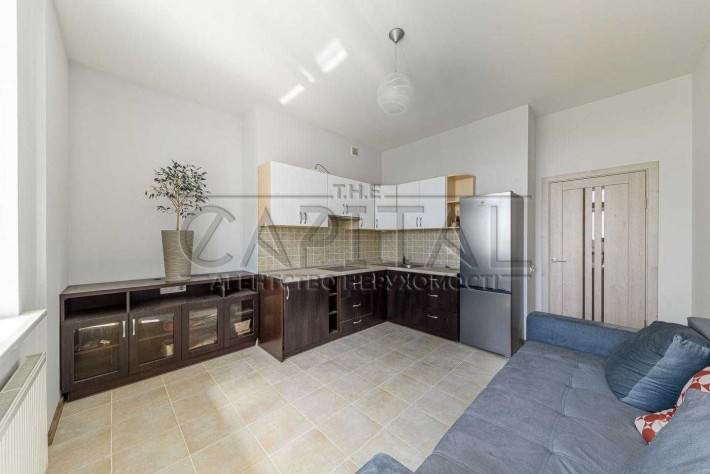 Продаж / Квартира
Київ / Соломенский р-н. - фото 1