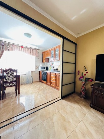 КЛАСНА Велика ВИДОВА 1 кім. квартира бул. ШЕВЧЕНКА 352 53000$ - фото 1