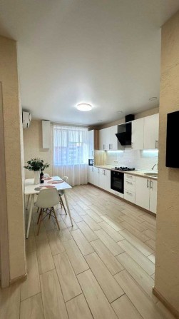Продам! уютную 2комн с ремонтом и автономкой ЖК Счастливый 5 секция - фото 1